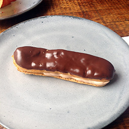 Chocolate eclair